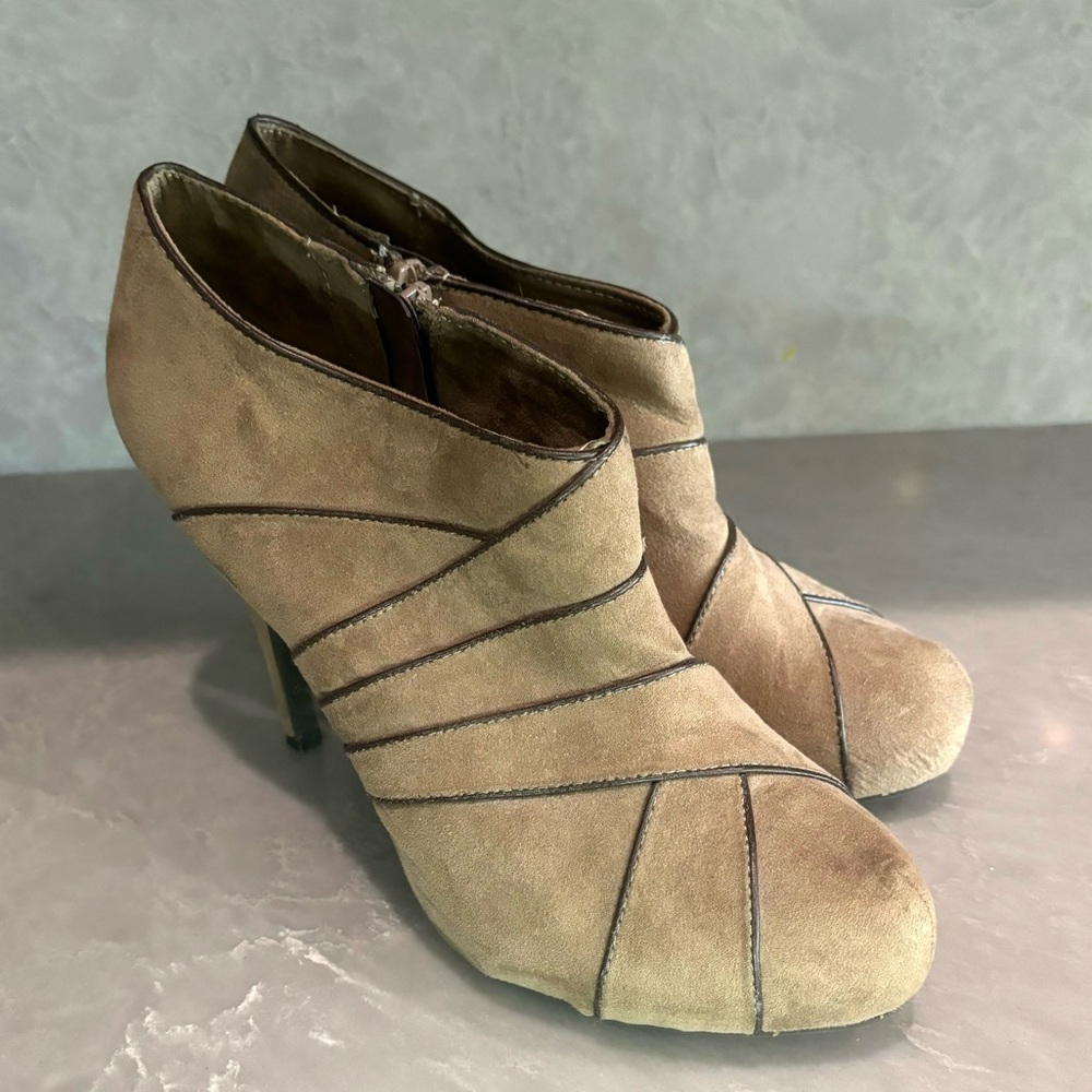 Fergalicious Tan/ Beige Slip In 4.5” Stiletto Heel Side Zipper Bootie Size 8.5 M
